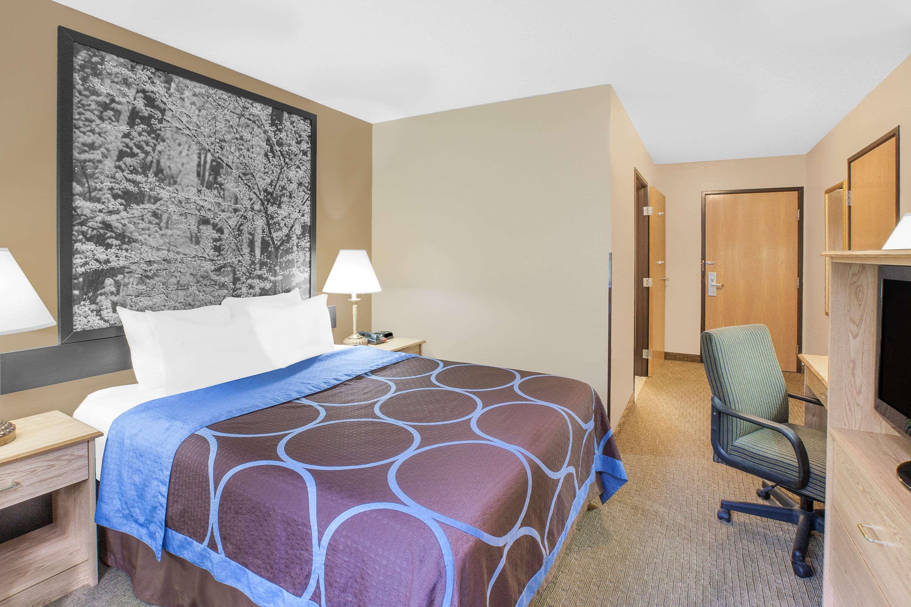 Super 8 By Wyndham Seville Εξωτερικό φωτογραφία
