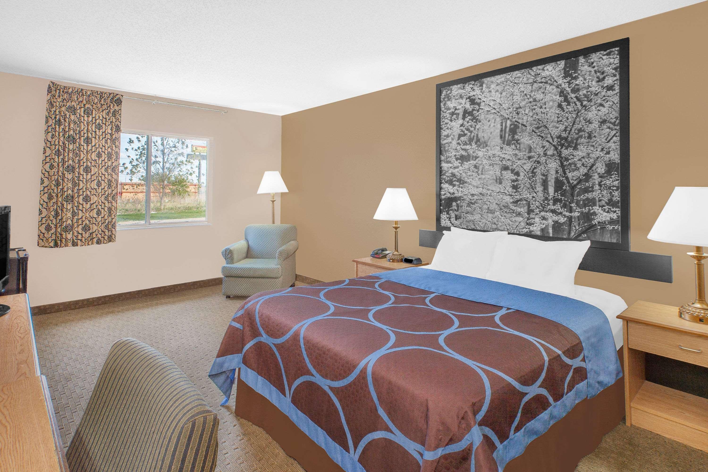 Super 8 By Wyndham Seville Εξωτερικό φωτογραφία