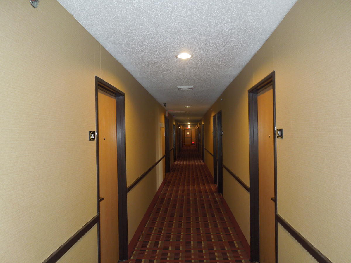 Super 8 By Wyndham Seville Εξωτερικό φωτογραφία